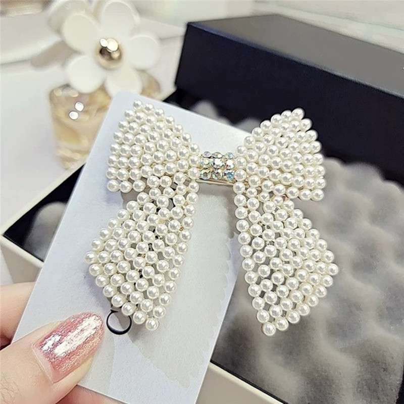 Rhinestone Pearl Bow Hair Clip - Body Jewelry Wholesale recension och pris